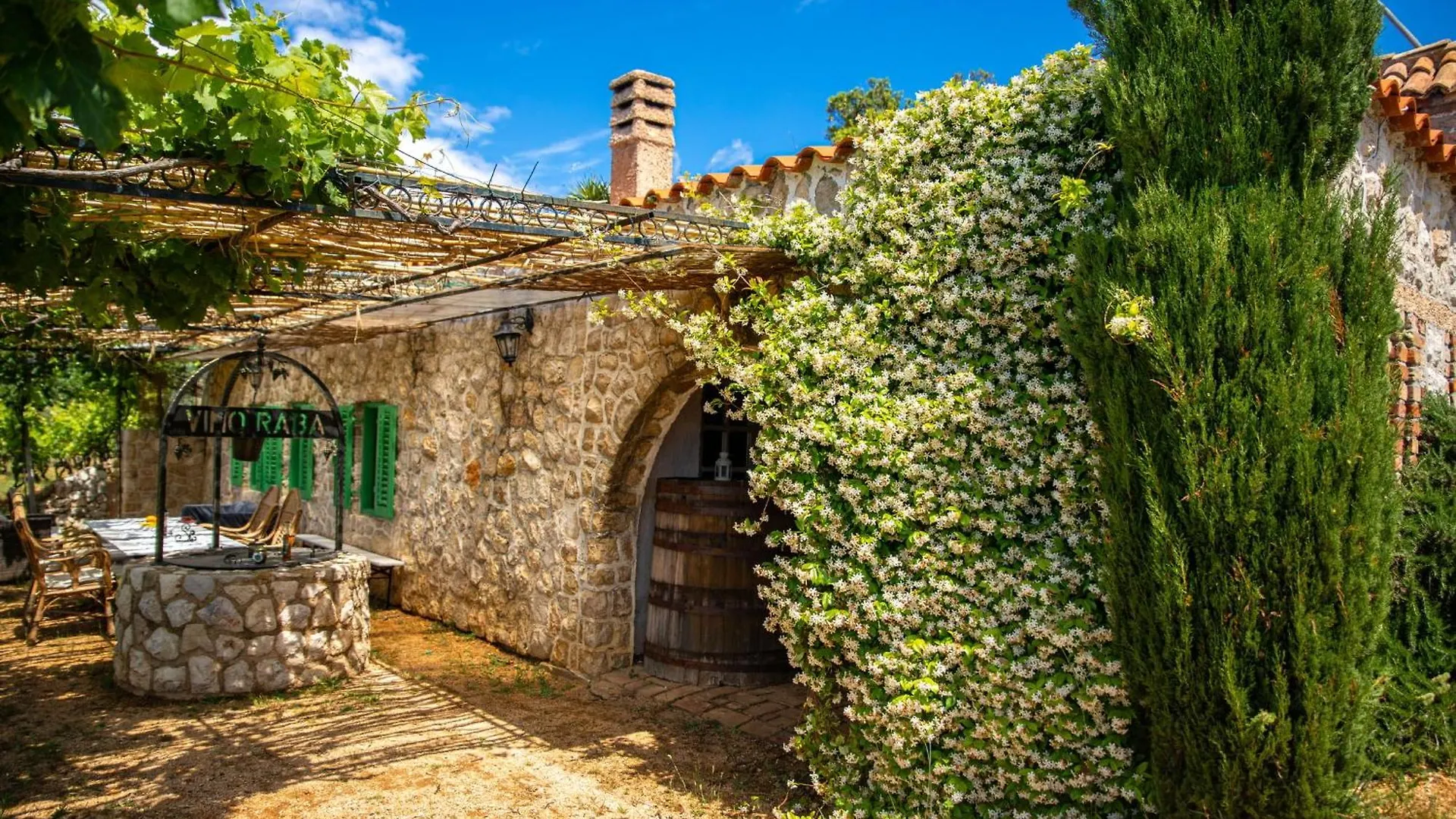 Ecological Vineyard House Villa Banjol